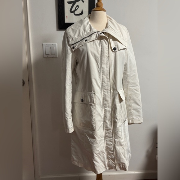Burberry White Trench Coat with Down for Women - Picture 1 of 9